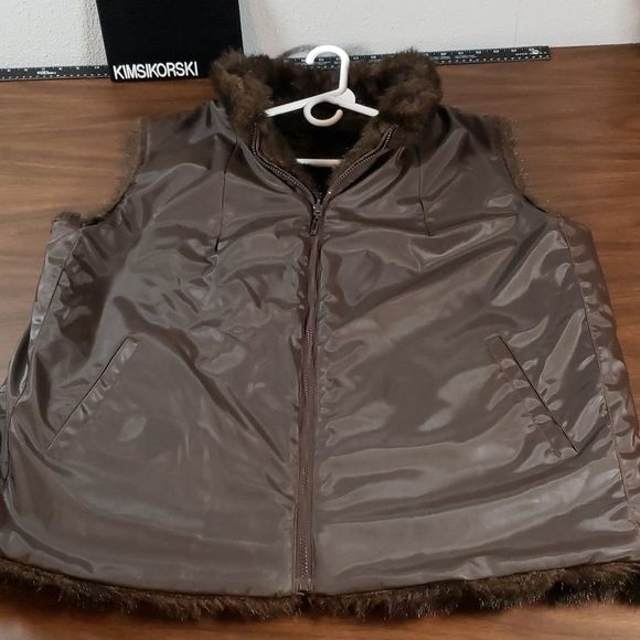 Cato Faux Fur Reversible Vest Size 22/24W - Picture 10 of 11